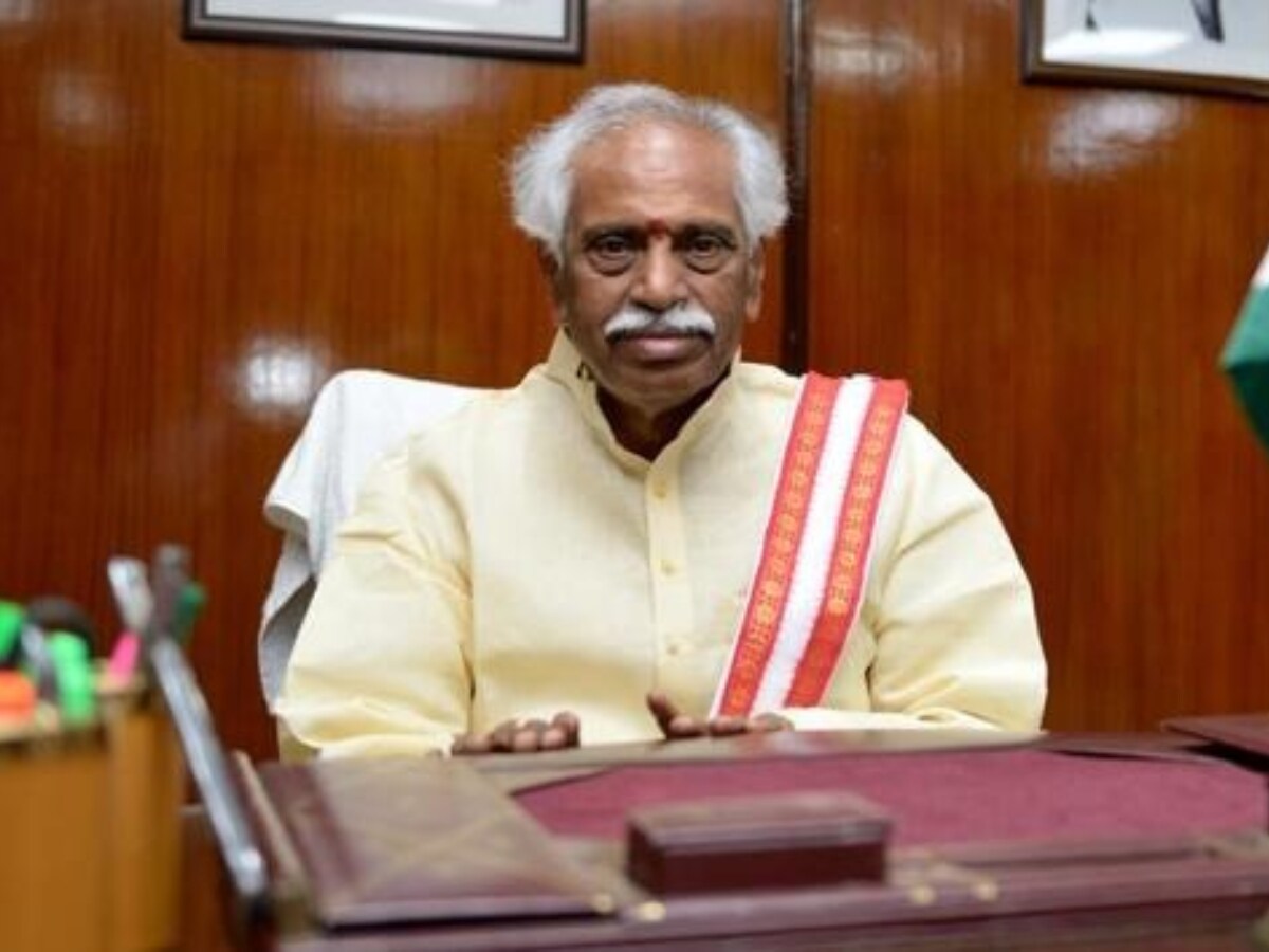 Tanguturu Reddy Rakesh తెలంగాణ సీఎం చేతుల మీదుగా బండారు దత్తాత్రేయ ఆత్మకథ విడుదల. Telangana CM ...