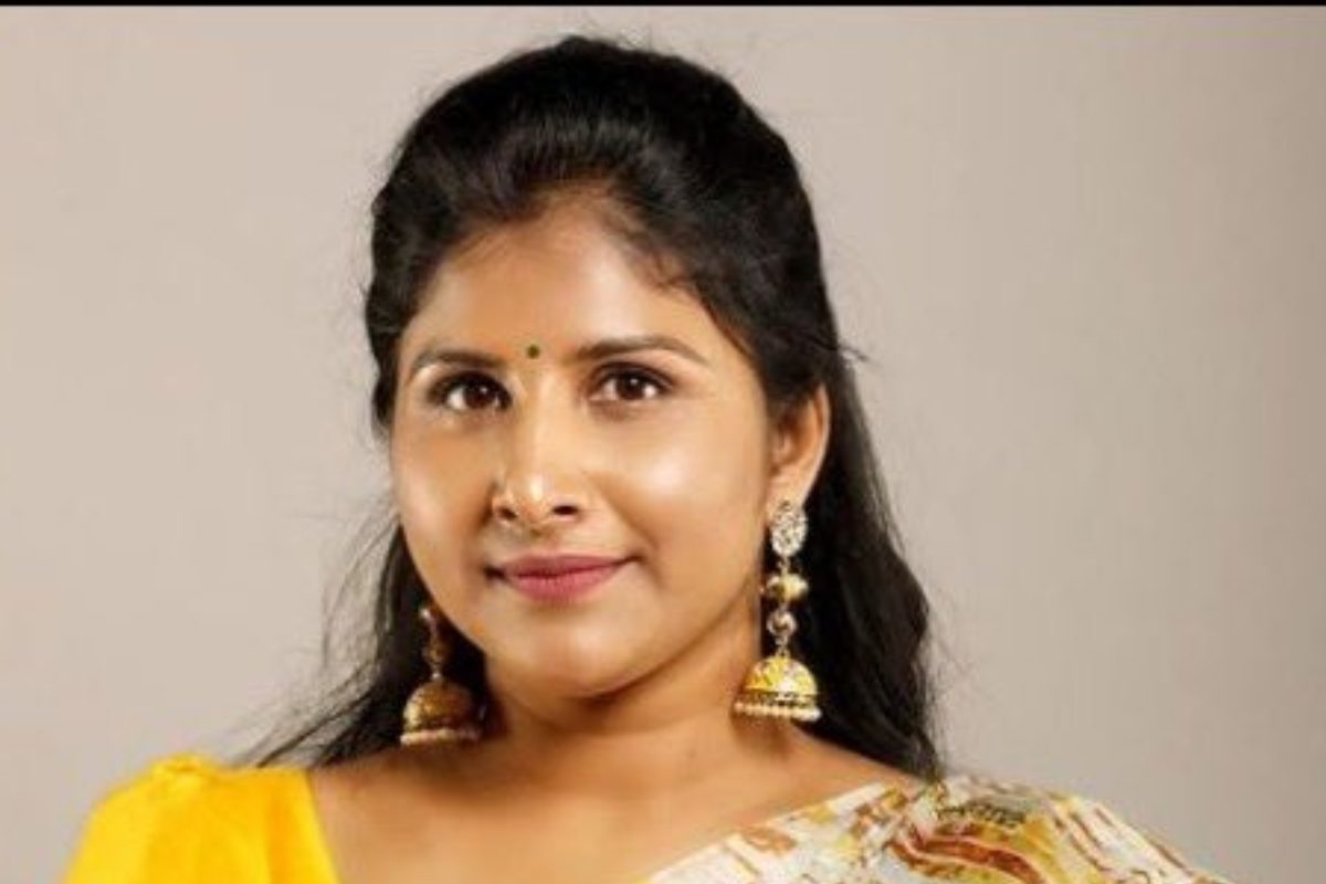 సింగర్ మంగ్లీ బర్త్‌డే పార్టీలో గంజాయి, విదేశీ మద్యం కలకలం. చేవెళ్లరిసార్ట్‌లో పోలీస్ రైడ్