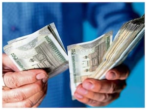 Personal Loan: నెలకు రూ.20 వేల జీతంతో రూ.5 లక్షల లోన్ పొందొచ్చా? బ్యాంకులు ఏం చూస్తాయంటే..