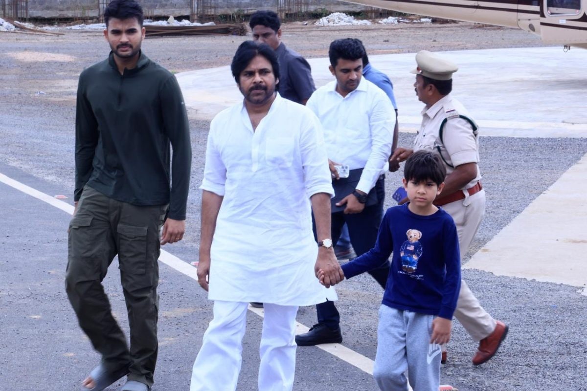 Pawan Kalyan: పవర్ స్టార్, కాదు కాదు ఫ్యామిలీ స్టార్‌.. ఇద్దరు కొడుకులతో పవన్ కళ్యాణ్..