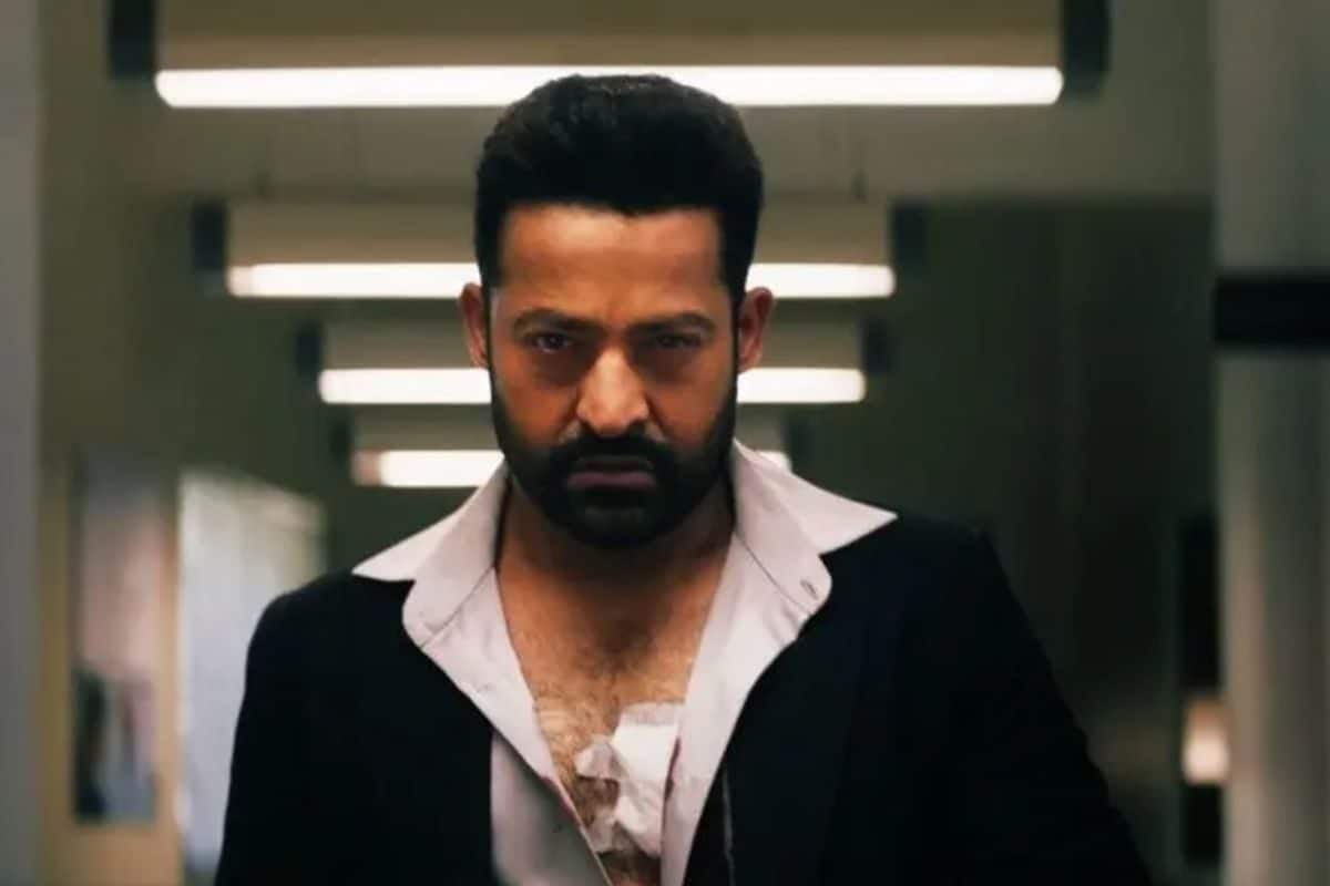 థియేటర్‌ల నుంచి వెళ్లిపోయినా లాభాల్లోకి 'వార్-2' మూవీ.. డిజాస్టర్ సినిమాకు అన్ని కోట్ల లాభ