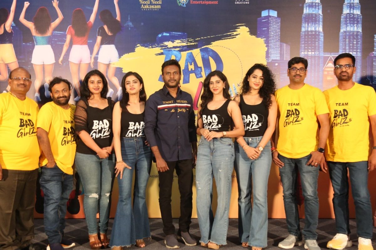 అమ్మాయిలను ఎలా పెంచాలో చెప్పే సినిమా ‘బ్యాడ్ గాళ్స్’.. సినిమాపై ఆసక్తి పెంచిన డైరెక్టర్