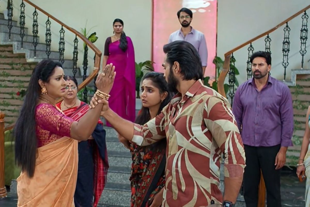 అప్పుడు అనామిక ఇప్పుడు కావ్య.. ఈ దుగ్గిరాల కుటుంబం పరువు తియ్యడానికే ఉన్నార్రా బాబు.. ఛీఛీ