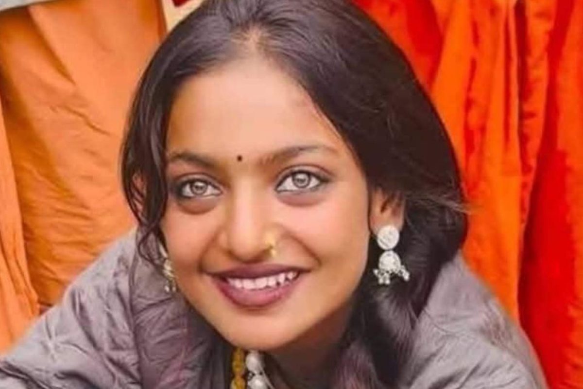 Monalisa: పూసల దండలమ్మిన పిల్ల ఇప్పుడు హీరోయిన్ అయిపోయిందిగా..! ఇది కదా లక్ అంటే..