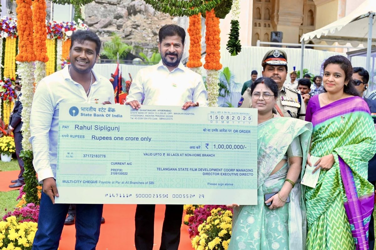 Rahul Sipligunj: సింగర్ రాహుల్ సిప్లిగంజ్‌కి రూ.1 కోటి చెక్‌ ఇచ్చిన సీఎం రేవంత్‌ రెడ్డి..