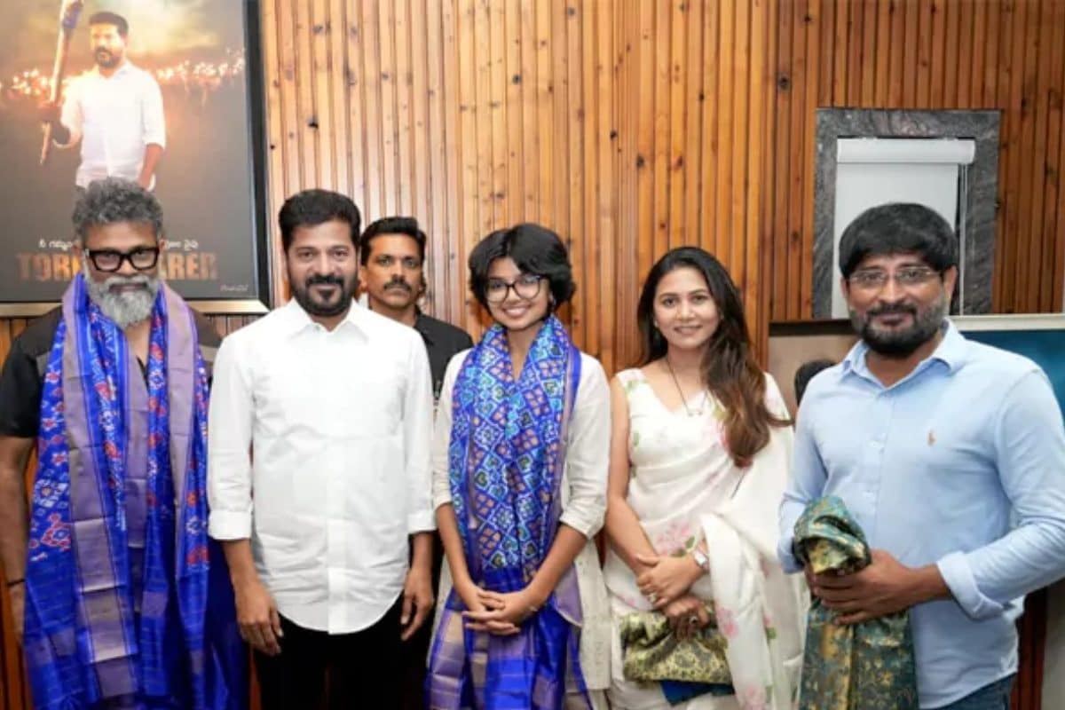 CM Revanth Reddy: సుకుమార్‌ కుమార్తెను సన్మానించిన తెలంగాణ సీఎం రేవంత్‌ రెడ్డి