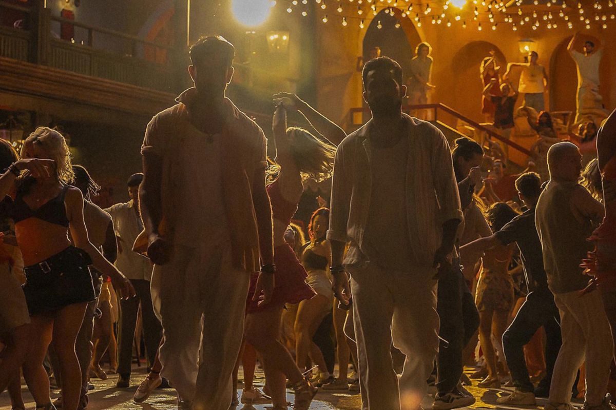 'వార్-2' నుంచి మరో సాంగ్ వచ్చేస్తుంది మామ.. ఈ సారి ఎన్టీఆర్, హృతిక్‌లా మాస్ బీట్..!