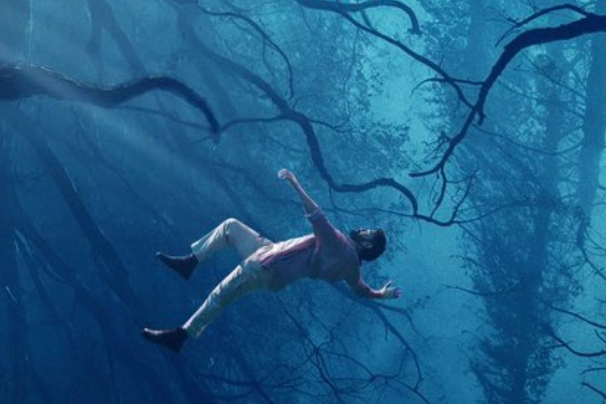 భయపెడుతున్న 'కిష్కింధపురి' ట్రైలర్ ప్రీ లుక్ పోస్టర్... ఏం చేద్దాం అనుకుంటున్నావ్ బెల్లం