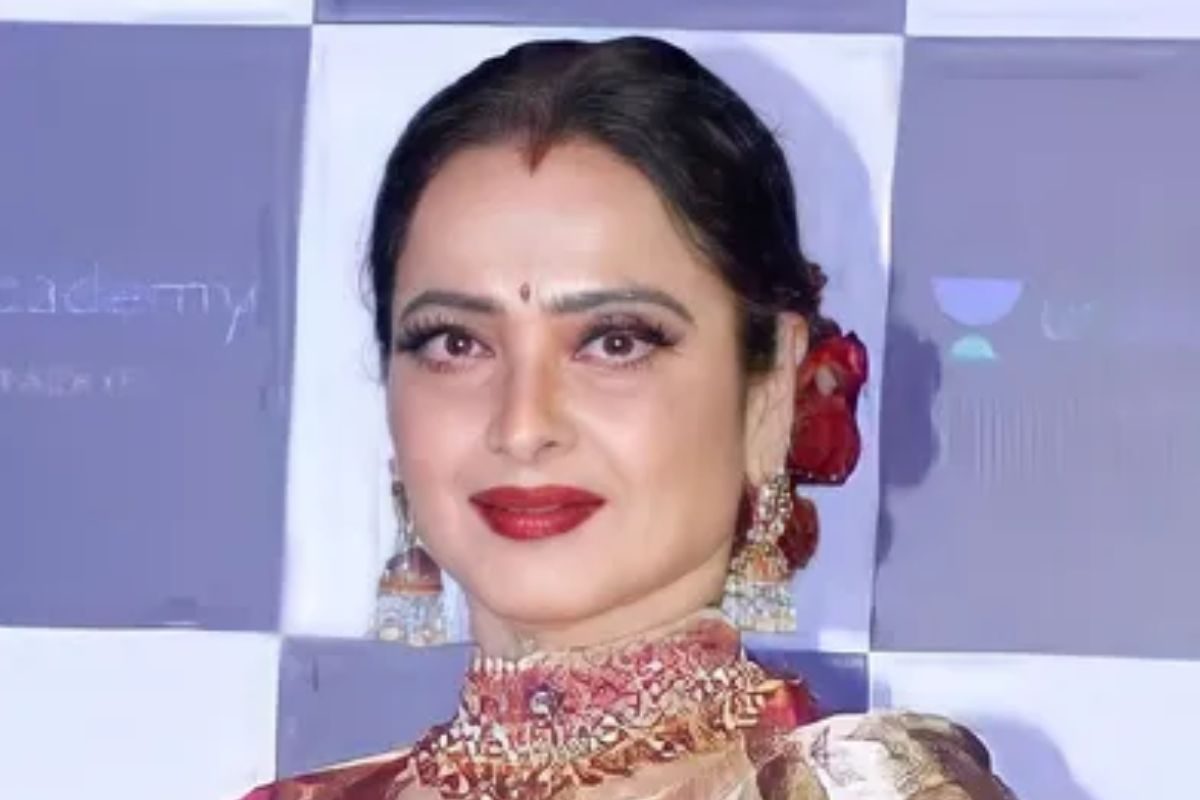 పాకిస్థాన్‌ మాజీ ప్రధానితో రేఖ వివాహం? లాస్ట్ మినిట్‌లో ఎందుకు ఆగిపోయిందో తెలుసా?