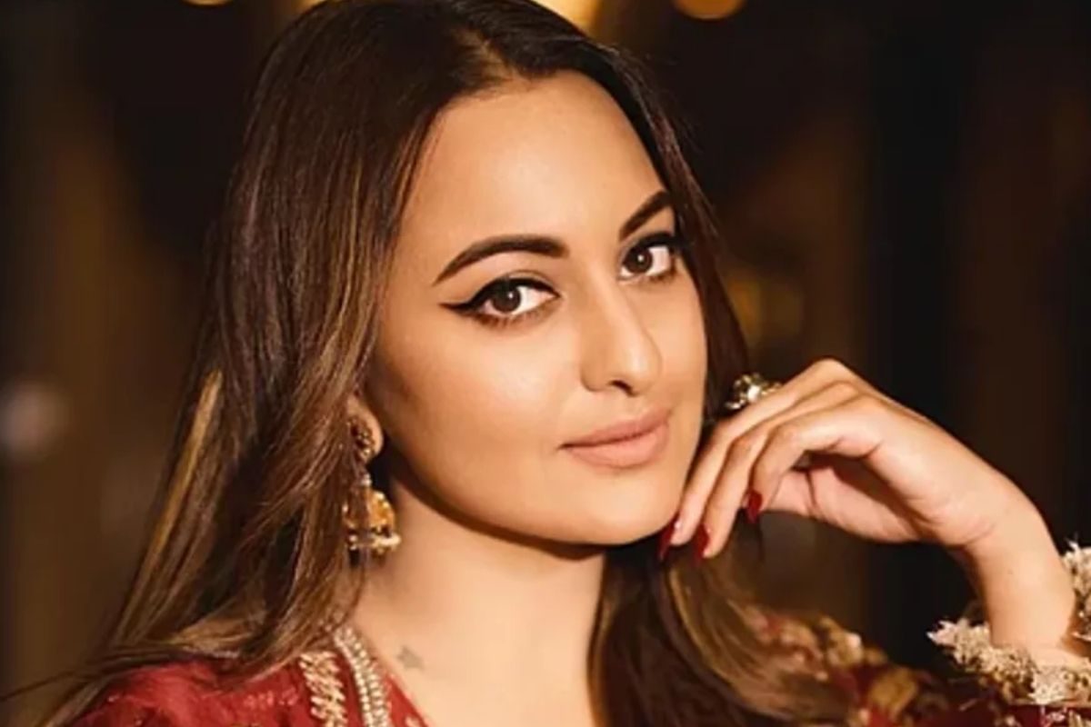 'నా ఫోటోలు తీసేయండి, లేదంటే కేసు పెడతా'.. పాపులర్ బ్రాండ్స్‌కు సోనాక్షి వార్నింగ్