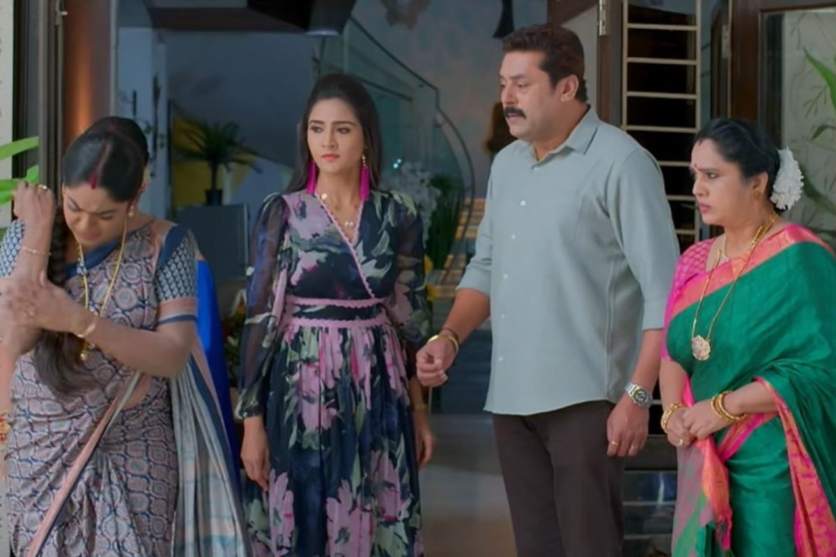 Karthika Deepam: దీపను గెంటేసిన జ్యోత్స్న.. పెద్ద దరిద్రురాలివి అంటూ సుమిత్ర సీరియస్!