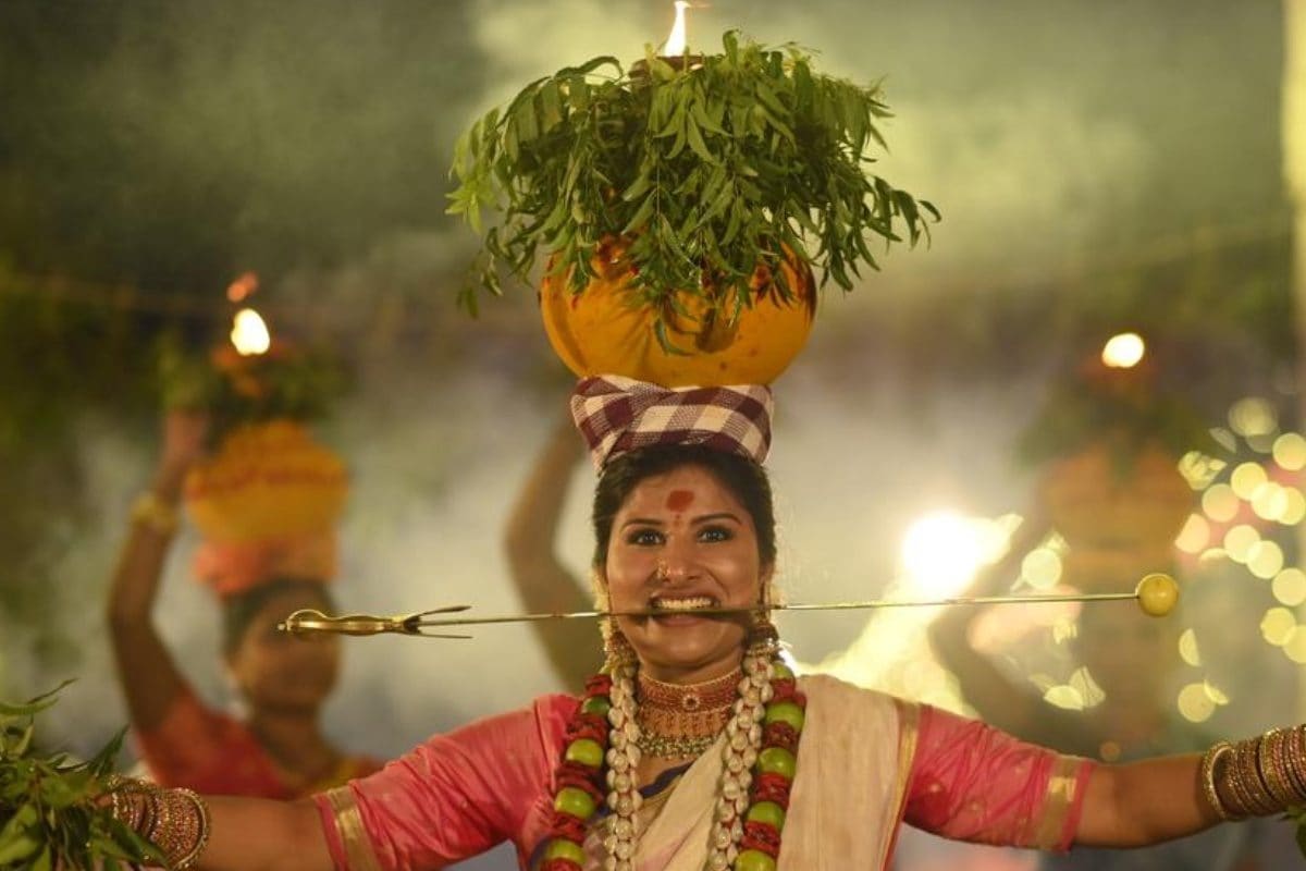 Mangli Video Song: మంగ్లీ ఎల్లమ్మ బోనం పాట.. పూనకాలు తెప్పించే బీట్, యూట్యూబ్‌ షేక్