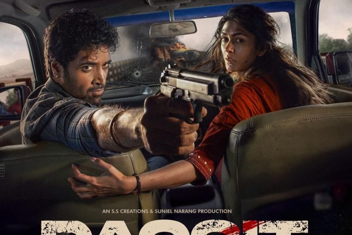 అడివిశేష్ 'డెకాయిట్' మూవీ రిలీజ్ డేట్ లాక్.. ఆ రెండు పాన్ ఇండియా సినిమాలకు పోటీగా..!