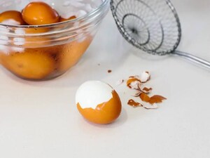 अंडे के छिलके फेंकते हैं? जानें इसके अनगिनत फायदे.