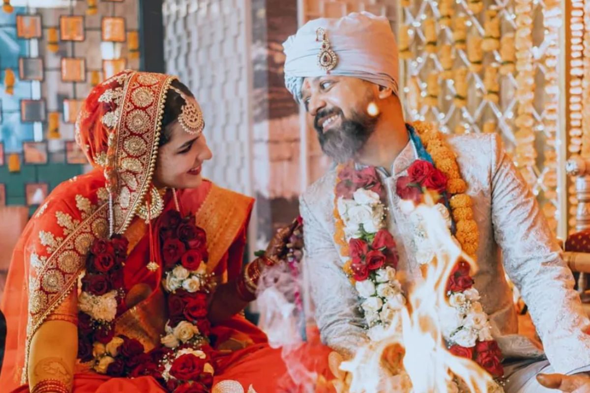 డైరెక్టర్లు, ప్రొడ్యూసర్లను పెళ్లాడిన హీరోయిన్లు వీరే. తెరవెనుక ఇంట్రెస్టింగ్ లవ్ స్టోరీస్