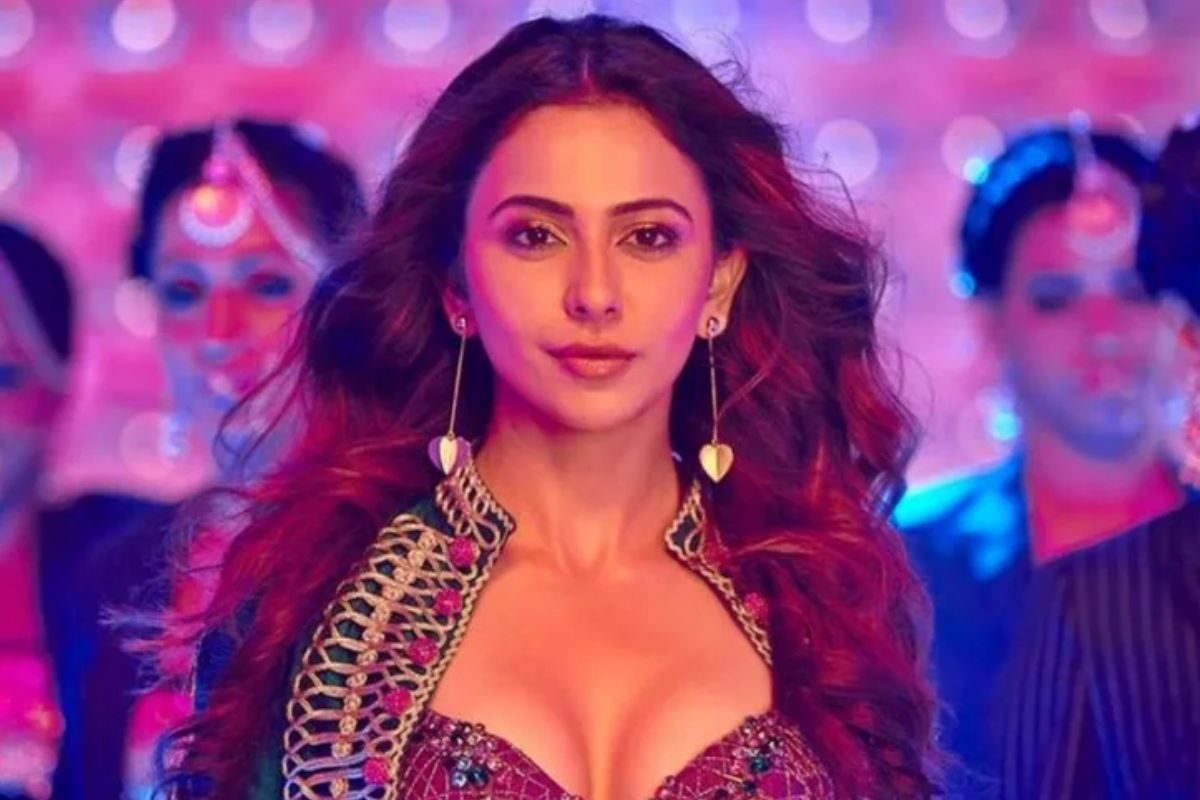 రకుల్ ప్రీత్ సింగ్ సినిమాకు రూ.100 కోట్ల కలెక్షన్లు.. 6 ఏళ్ల తర్వాత హిట్టు కొట్టిన బ్యూటీ!