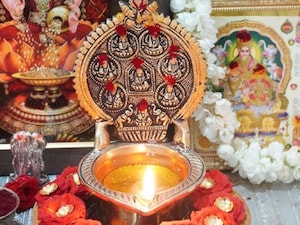 Friday Pooja: Chant this mantra to become a millionaire & end financial woes.