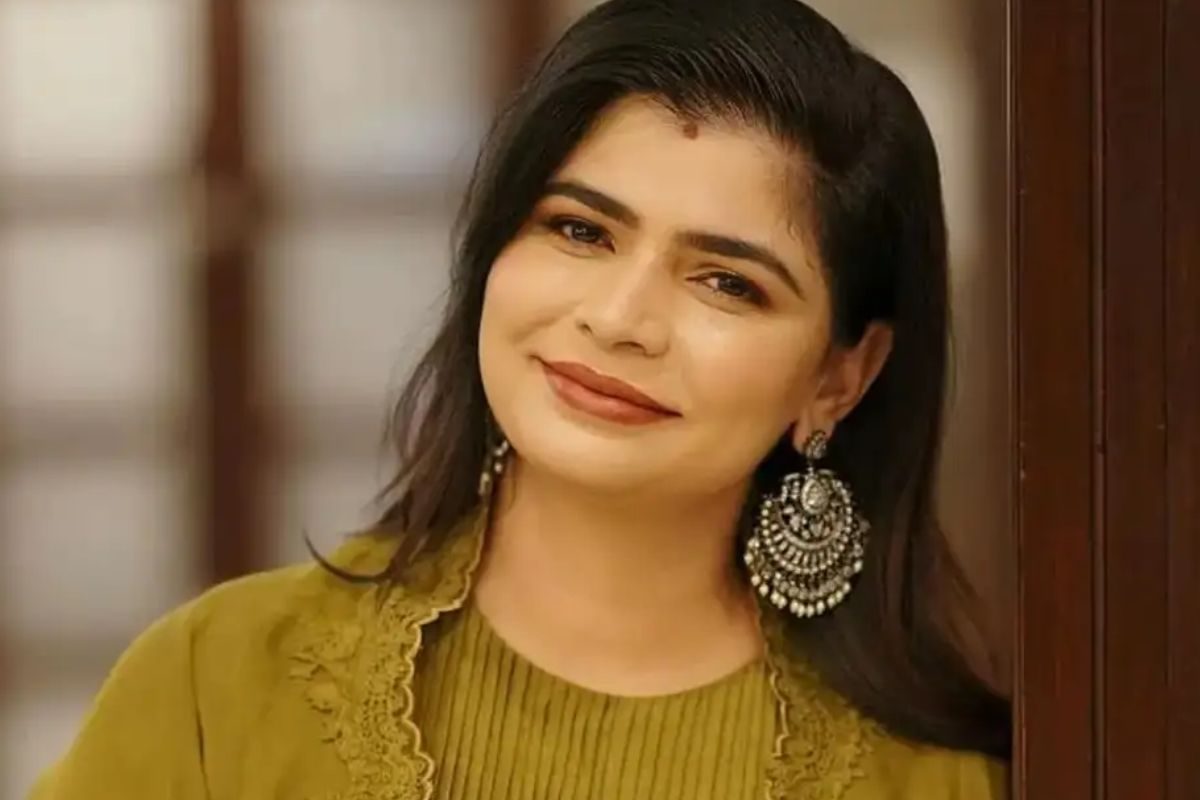 ‘నా గతాన్ని ఎందుకు గుర్తు చేస్తున్నావ్’.. లైంగిక వేధింపుల ఘటనపై నెటిజన్‌పై చిన్మయ్ ఫైర్!