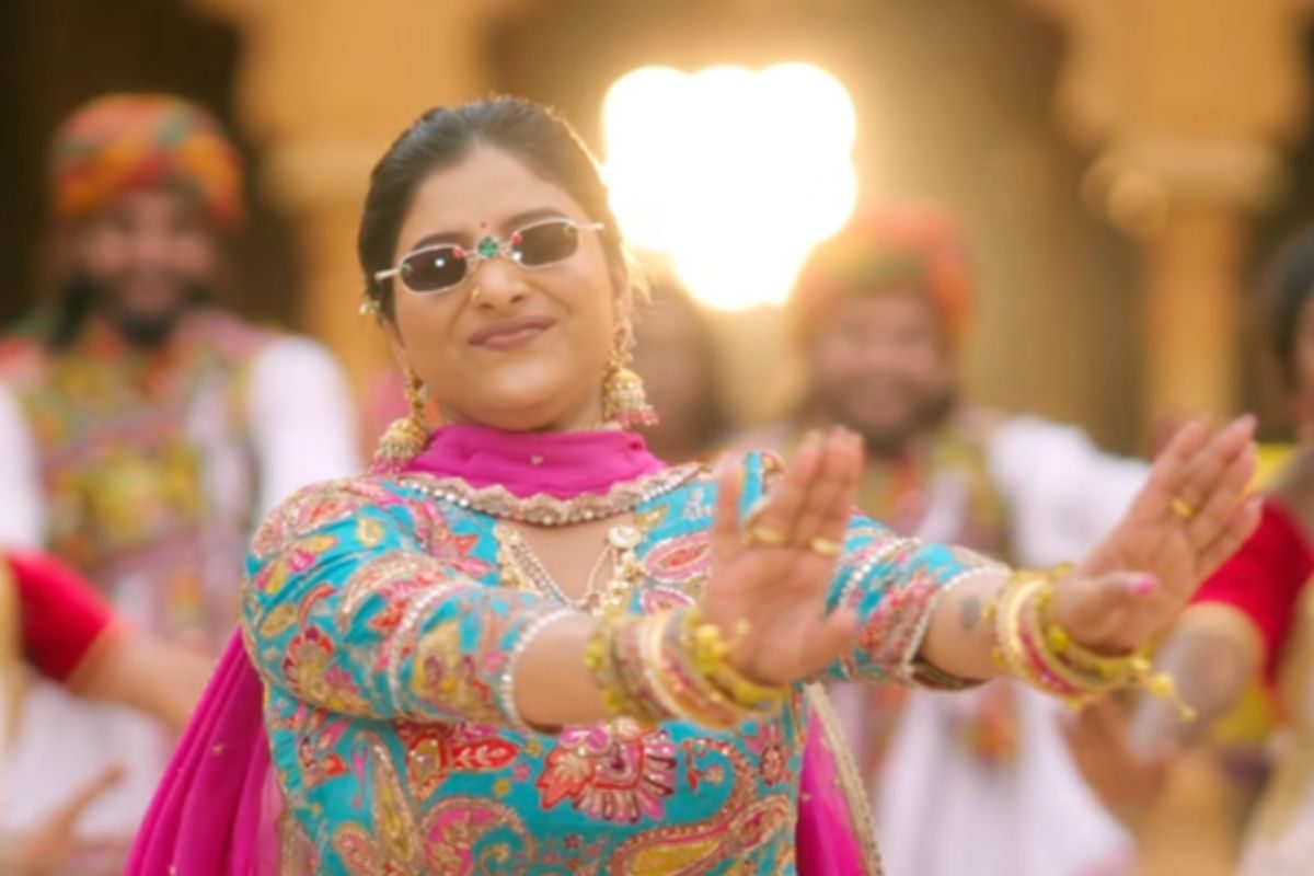 vయూట్యూబ్‌ను షేక్ చేస్తున్న మంగ్లీ 'బాయిలోనే బల్లిపలికే' సాంగ్.. డ్యాన్స్ ఇరగదీసిందిగా!