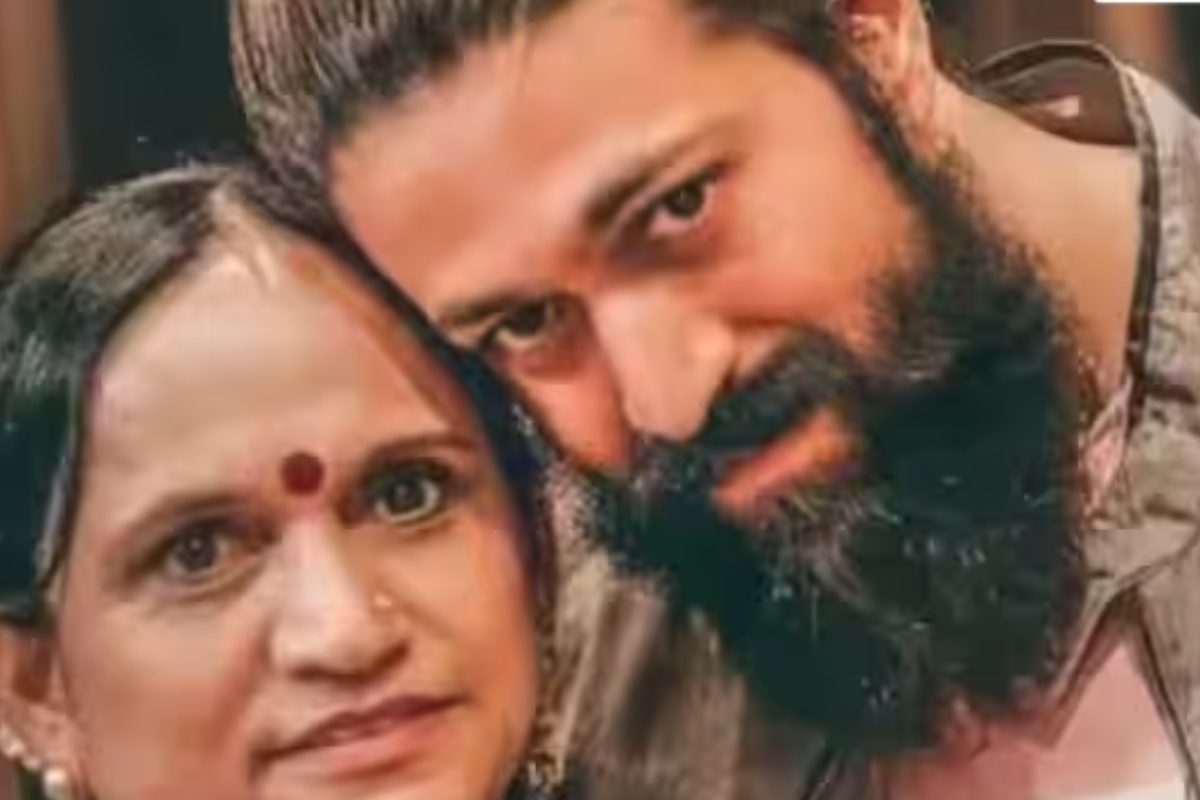 Yash’s Mother: కేజీఎఫ్ స్టార్ యష్ తల్లికి మోసం.. పోలీసులకు ఫిర్యాదు, అసలేం జరిగిందంటే..!