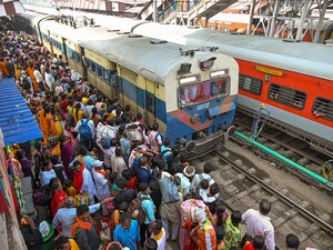 Train Tickets: రేపటి నుంచి ట్రైన్ ఎక్కేవారికి షాక్... రైలు ఛార్జీలు ఎంత పెరిగాయంటే (ప్రతీకాత్మక చిత్రం)