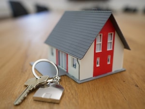 Home Loan: కొత్త ఇల్లు కొనేవారికి బంగారం లాంటి ఛాన్స్... దిగి వస్తున్న వడ్డీ రేట్లు (ప్రతీకాత్మక చిత్రం)