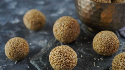 Soft Sesame Ladoos: Master the Jaggery Syrup for Melt-in-Mouth Delights!