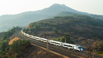 Vande Bharat Train: ప్రకృతి అందాల మధ్య, ఆ ఘాట్ సెక్షన్‌లో వందే భారత్ రైలు... రైల్వే మంత్రి ప్రకటన (ప్రతీకాత్మక చిత్రం)