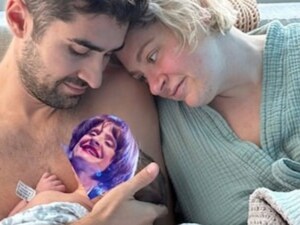 Samantha, who became a first-time mother at 38, said in a video that she is often mistaken for her baby's grandmother. (Instagram/@samanthawynngreenstone)