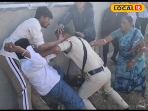 పోలీసుతో ఘర్షణ పడుతున్న వ్యక్తి 