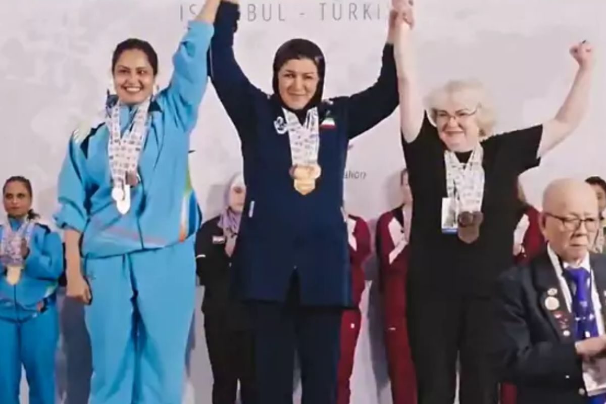 అంతర్జాతీయ వేదికపై 4 పతకాలు గెలిచిన టాలీవుడ్ నటి.. అది కూడా 49 ఏళ్ల వయసులో!