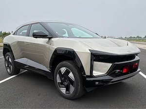 EV Discounts: డిసెంబర్లో ఎలక్ట్రిక్ కార్లపై భారీ డిస్కౌంట్లు.. రూ.4 లక్షల తగ్గింపు ఆఫర్లు