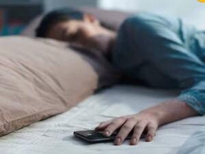 Experts Warn: Sleeping with Phone Poses Health Risks