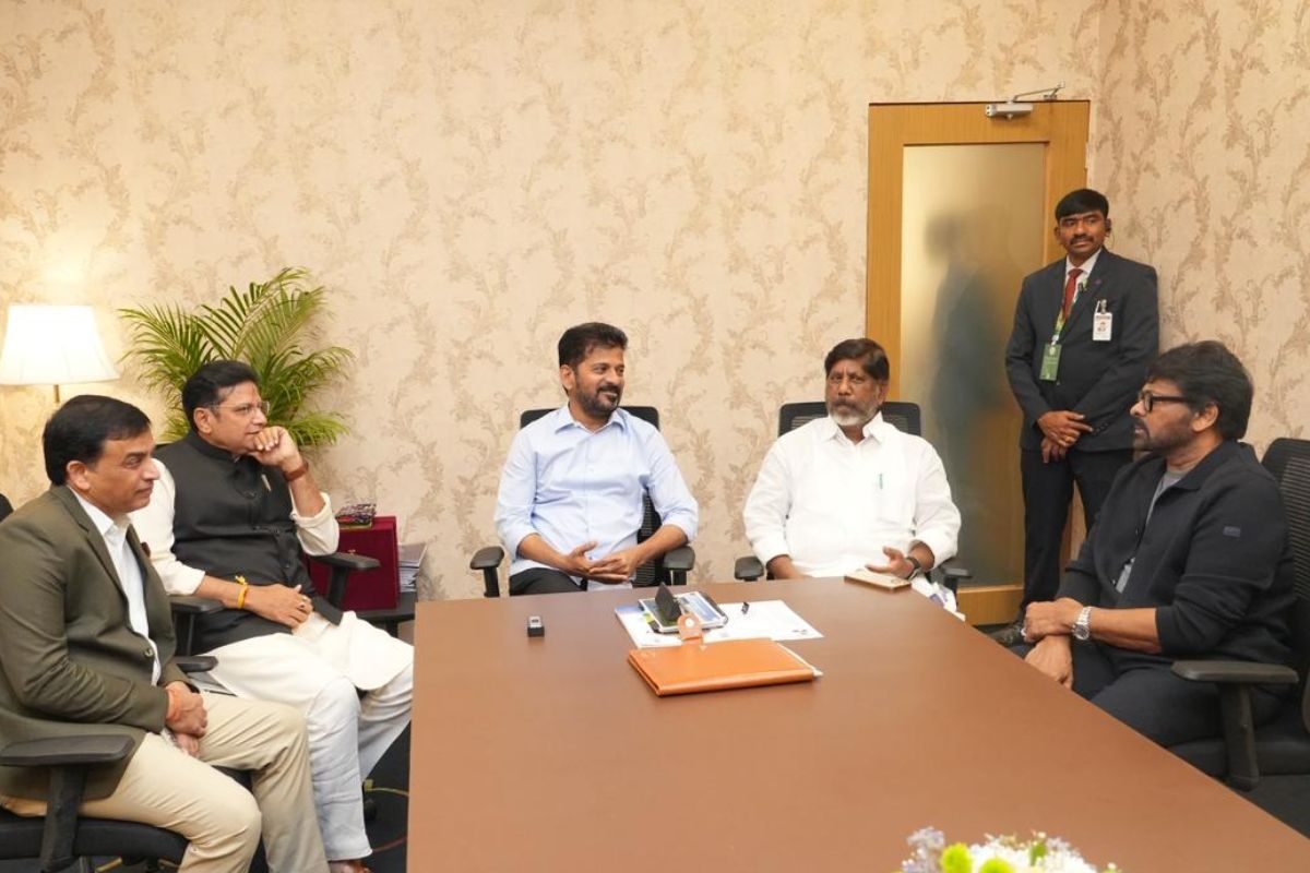 రేవంత్ రెడ్డితో టాలీవుడ్ సినీ ప్రముఖలు భేటి.. తెలంగాణను సినీ హబ్‌గా మార్చే దిశగా..!