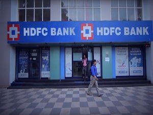 HDFC Bank: షాకిచ్చిన హెచ్‌డీఎఫ్‌సీ బ్యాంక్... ఇక రూ.10 వేలు ఖర్చు చేస్తేనే (ప్రతీకాత్మక చిత్రం)