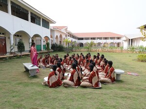 Free Education: తెలంగాణ బాలికలకు గుడ్ న్యూస్... రూపాయి ఖర్చు లేకుండా పీహెచ్‌డీ వరకు ఫ్రీగా చదువు, హాస్టల్ ఉచితం 