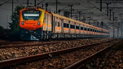 Tirupati Train: తిరుపతి మీదుగా వెళ్లే ఈ రైలులో ఆర్ఏసీ టికెట్స్ ఉండవు... డైరెక్ట్‌గా బెర్త్ కన్ఫామ్ (ప్రతీకాత్మక చిత్రం)