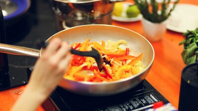 Cook Healthy & Tasty with Less Oil: Essential Kitchen Tricks Revealed!