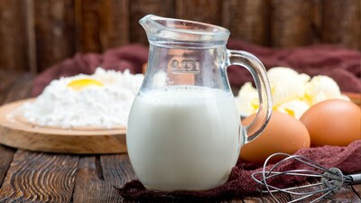 Raw Egg in Milk: Superfood or Salmonella Risk? Experts Weigh In on Benefits & Precautions