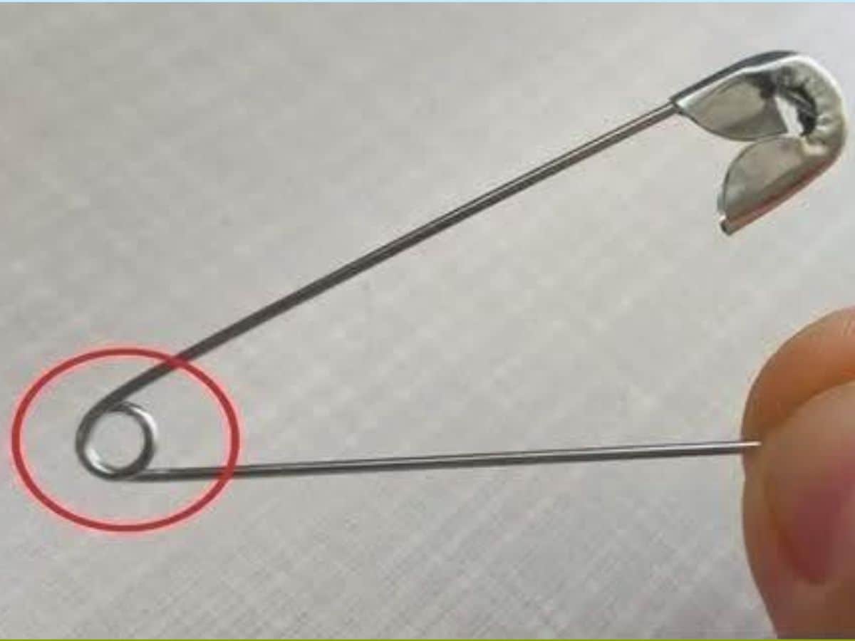 Safety Pin Defects Safety Pin: సేఫ్టీ పిన్ చివర, చిన్న రంధ్రం ఎందుకు ఉంటుందో తెలుసా ...