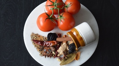 Kitchen Staples Fight Cancer: Turmeric, Garlic, Ginger Offer Natural Protection