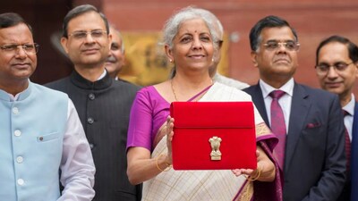 Union Budget 2026: ఈసారి కేంద్ర బడ్జెట్‌పై పెద్దగా అంచనాలు లేవు. ఎందుకంటే.. ఆర్థిక సర్వేలో దేశం పరిస్థితి అద్భుతంగా ఉందని చెప్పారు. అంటే.. బడ్జె్ట్‌లో పెద్దగా ప్రజలకు మేలు చేసే నిర్ణయాలు తీసుకునే అవకాశాలు లేనట్లే. మరి బడ్జె్ట్‌కి సంబంధించి ఆసక్తికర నిజాలు తెలుసుకుందాం.