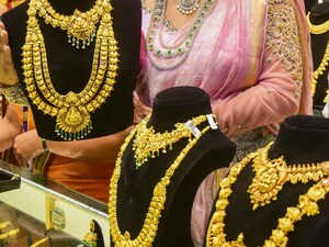Gold Price Today: రూ.6,000 పతనమైన బంగారం ధర.. న్యూ ఇయర్ వేళ నేడు గోల్డ్ రేటు ఎలా ఉందంటే.. 