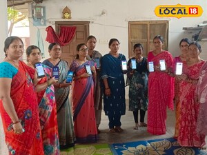 మహిళ సంఘం సభ్యులు..మన శ్రీనిధి యాప్ మొబైల్ లో చూపిస్తున్న దృశ్యం