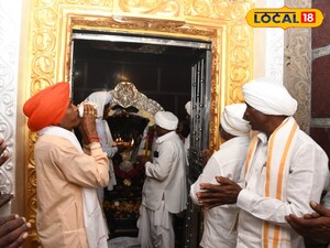 నాగోబాకు పూజ చేస్తున్న మెస్రం వంశ గిరిజనులు 