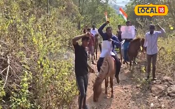 అనకాపల్లి జిల్లాలో రోడ్డు కోసం 3 కిలోమీటర్లో గుర్రాల యాత్ర