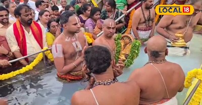 శాస్త్రోక్తంగా చక్రధారుడి చక్రస్నానం...పుణ్యస్నానాలు ఆచరించిన భక్తులు..!