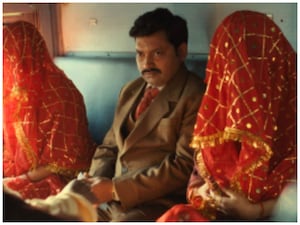 Laapataa Ladies : ఈ మధ్య అన్నీ సూపర్ స్టార్‌లు ఆధారిత చిత్రాలు. భారీ బడ్జెట్ సినిమాలు. ఈ సమయంలో 2024లో ఒక సినిమా అతి తక్కువ బడ్జెట్‌తో తెరకెక్కి భారీ విజయాన్ని అందుకుంది. గ్రామీణ భారతం నేపథ్యంలో రూపొందించిన తక్కువ బడ్జెట్ చిత్రం శక్తి వంతమైన కథతో ఆ ఏడాది అగ్రస్థానంలో నిలిచింది.