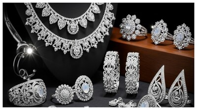 Silver Reserves: ఇటీవల వెండి ధరలు పెట్టుబడిదారులను ఆశ్చర్యానికి గురిచేస్తున్నాయి. గత కొన్ని రోజులుగా వెండి ధరలు నిరంతరం పెరుగుతూ వచ్చాయి. ఇప్పుడు తగ్గితూ వస్తోంది. ఈ క్రమంలో ఎక్కువ వెండి నిల్వలు ఉన్న దేశాలు ఏవీ? భారత్ వద్ద ఎంత వెండి ఉందో తెలుసుకుందాం.