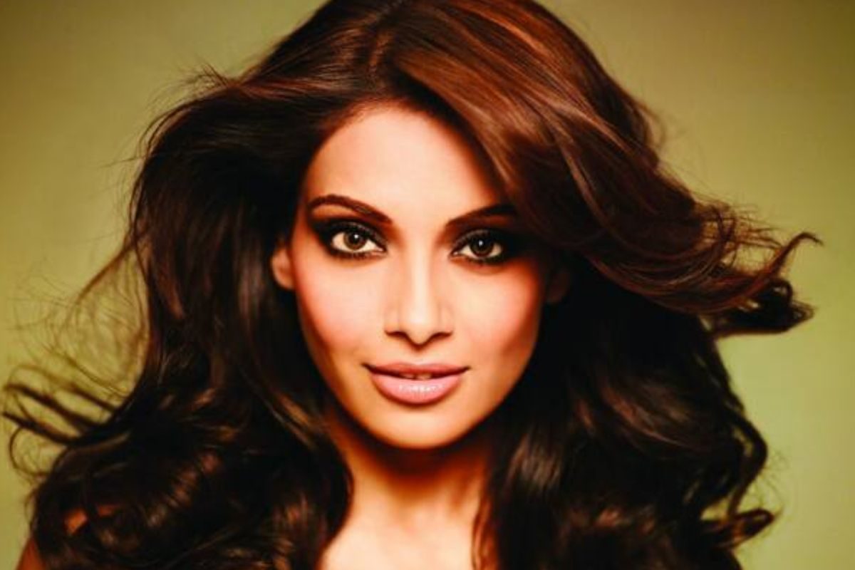 Bipasha Basu: 47 ఏళ్లు వచ్చినా తగ్గని అందం.. బిపాసా బసు గ్లామర్, బ్యూటీ సీక్రెట్స్..!